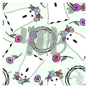 Puede incluir: Patrón repetitivo de fantasmas blancos con ojos negros y coronas florales en rosa, azul y amarillo. Los fantasmas se encuentran sobre un fondo verde claro, con elementos florales y de vid adicionales.