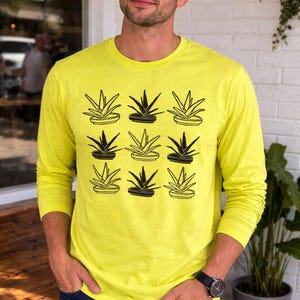 Camiseta con estampado alterno de aloe, hecha a mano con bloques de madera.