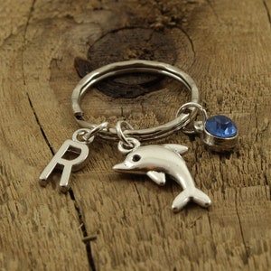 Porte-clés dauphin en argent, porte-clés dauphin, cadeau d'anniversaire personnalisé dauphin, cadeau dauphin, breloque initiale, breloque avec pierre de naissance, éventail de dauphins