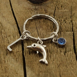 Porte-clés dauphin, porte-clés dauphin, cadeau d'anniversaire personnalisé dauphin, cadeau dauphin, breloque initiale, breloque pierre de naissance, porte-clés personnalisé