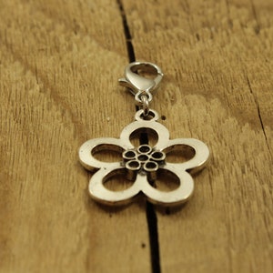 Flower zipper charm, flower clip, zipper charm, silver flower zip charm, flower zip charm, flower charm, flower gift, zip charm, zip pull