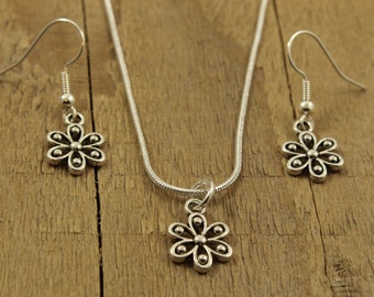 Bloemenketting en oorbellenset, zilveren bloemenketting, zilveren bloemenoorbellen, zilveren kettingset, bloemenhanger, hangende bloemenoorbellen