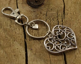 Sleutelhanger met meerdere harten, clip met zilveren hartzakje, sleutelhanger cadeau voor vriend, sleutelhanger hart cadeau, mooie sleutelhanger met zilveren hart, valentijnscadeau