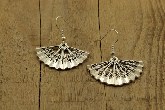 Silver fan earrings, oriental fan earrings, fan jewellery, oriental earrings, fan charm, japanese, oriental, dangly fan earrings, fan gift