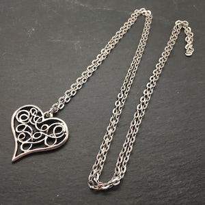 Collier cœur argenté, collier cœur long, collier pendentif cœur filigrane argenté, collier pull longue chaîne, cadeau saint-valentin