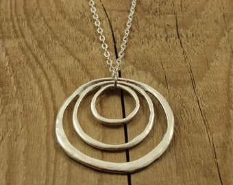 Silver circle necklace, long circles necklace, circular pendant, long chain, jumper necklace, circle pendant, silver circles, silver circle