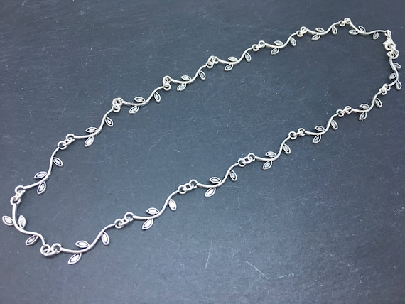 Silver on sale leaf choker