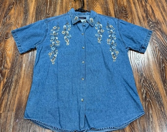 Vintage Women's Denim Floral Embroidered Short Sleeve Button Up Shirt Sz M Sara