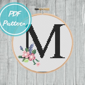Padrão de PDF em ponto cruz com monograma floral letra 'M' | Download Digital Instantâneo