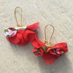 Golden earring, red flowery eventail pompom