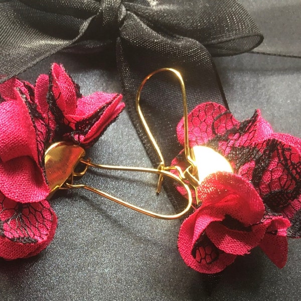 Fuchsia black lace earrings, small fuchsia fan pompom