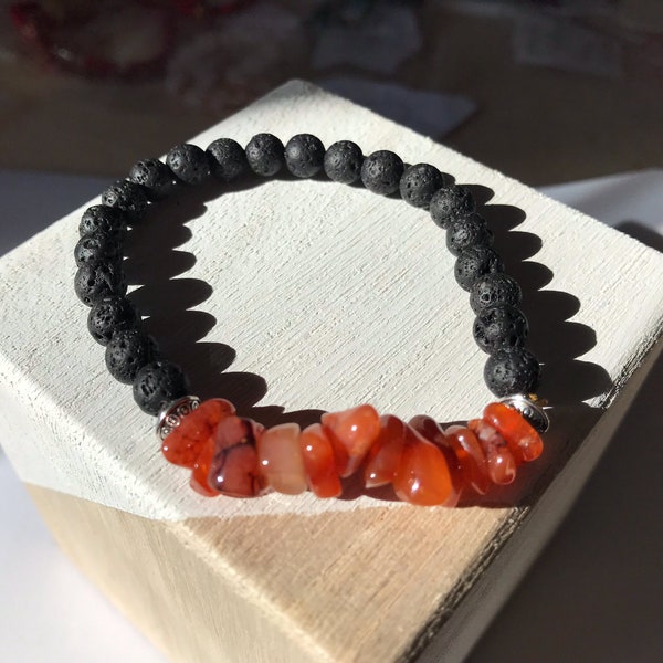 Bracelet ships corail et perles de lave noires