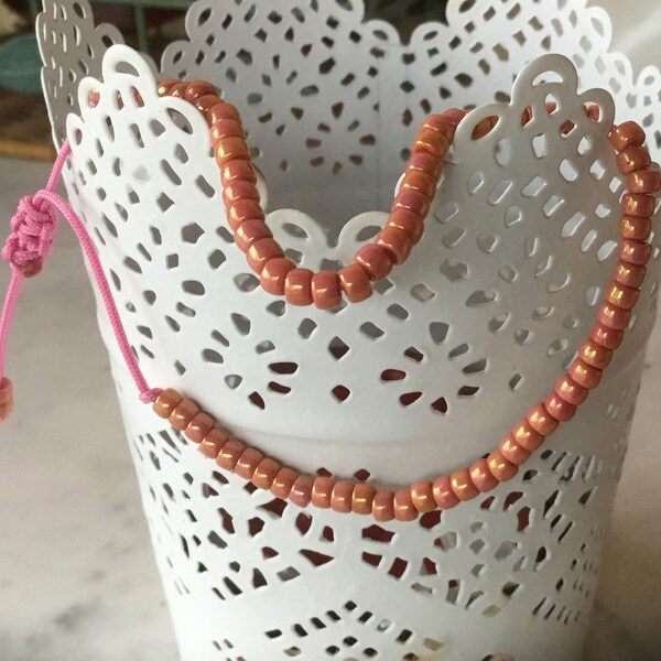 Bracelet d amitié  extensible - perles rocailles matubo - opaque rose ceramic