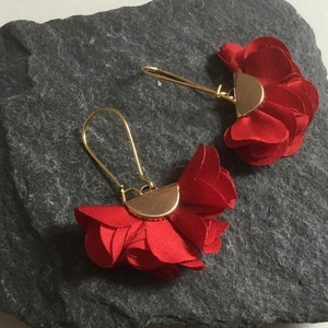 Golden earrings - small bright red fan pompom