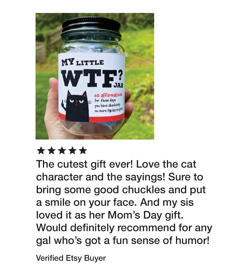 Puede incluir: Un frasco de vidrio transparente con tapa negra y una etiqueta blanca que dice MY LITTLE WTF? JAR. La etiqueta incluye una ilustraci&oacute;n de un gato negro y el texto 60 affirmations for those days you have absolutely no more f*cks to give.