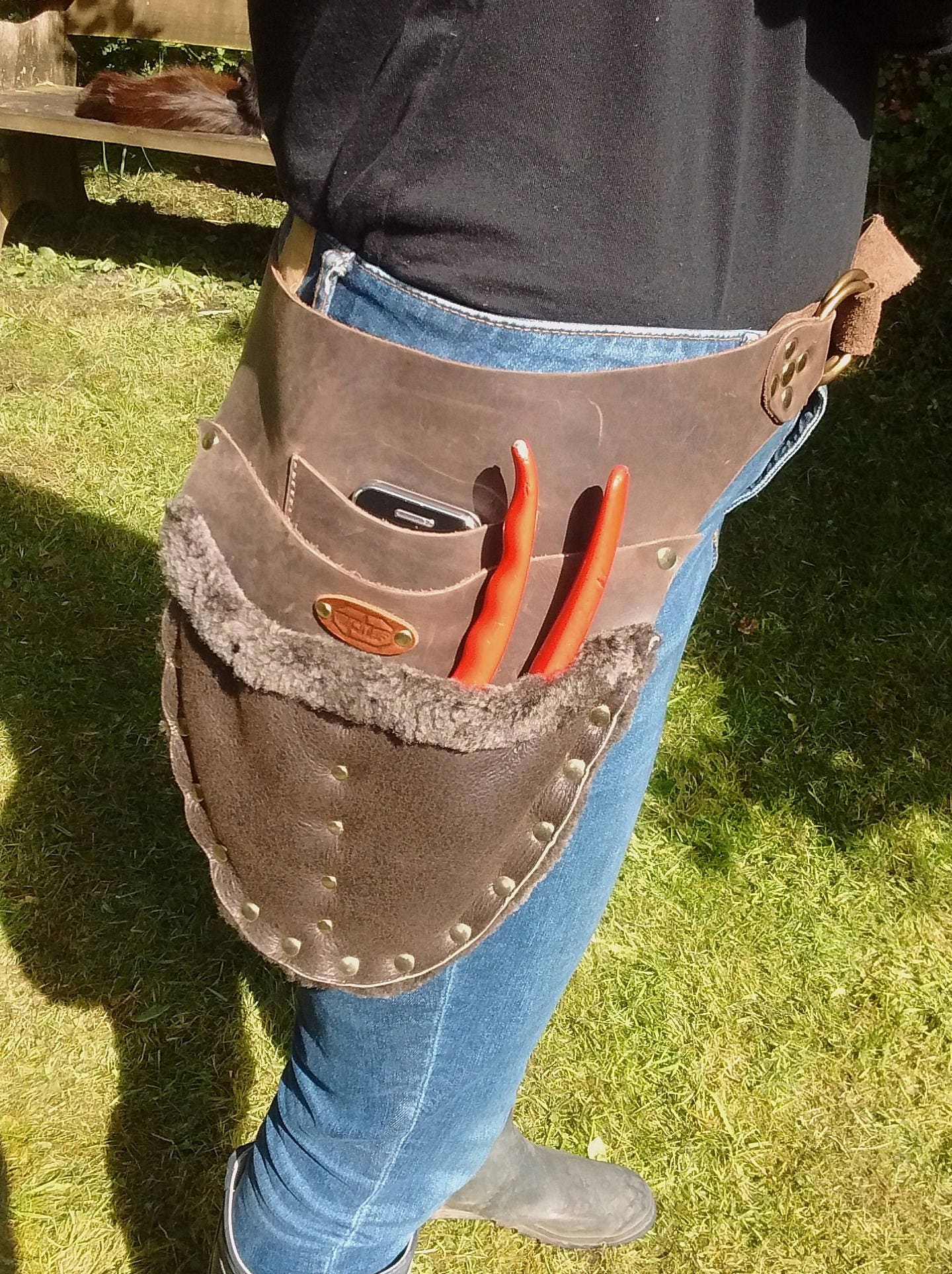 hip-pouch-leather-garden-hip-pouch-in-chocolate-brown-with-sheepskin