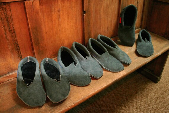 Tipis - en peau de mouton chaussons/pantoufles en peau de mouton Pierre bleu. Chaussure en peau de mouton-pièce unique à la main par FHLeather. Commandes prises. Tipis - en peau de mouton chaussons/pantoufles en en en peau de mouton Pierre bleu. Chaussure en peau de mouton-pièce unique à la main par FHLeather. Commandes prises. ec753b