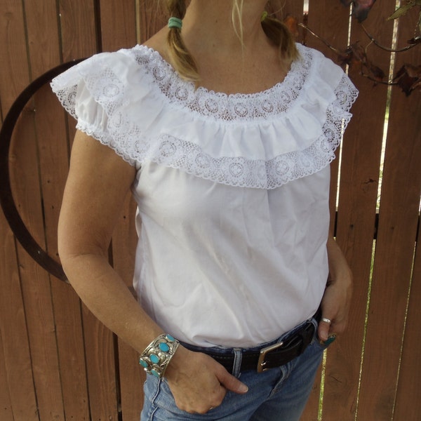 Size Small Women's Vintage White Mexican Folklorico Mexican Peasant Lace Blouse