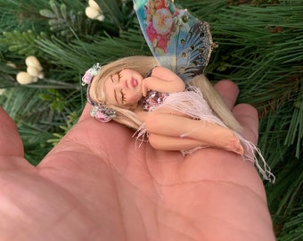 Teeny Tiny Fairy, Misty - Fee - Schlafende Fee - Kunstpuppe - Feenpuppe - Lebensähnliche Feenskulptur - Geschenk für Feenliebhaber