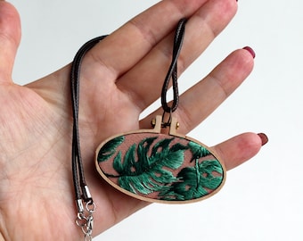 Mini aro de bordado Collar de Monstera Marco de colgante de bordado Plantas