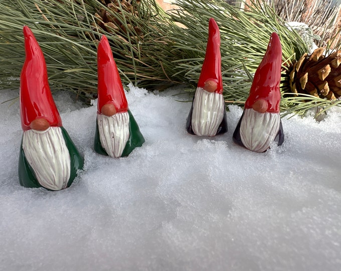 Nisse and Tomte in red and green