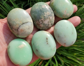 Soothing Chrysoprase Palm Stone, Balance and Prosperity, Healing Crystals, Meditation Heart Chakra, Emotional Balance, Positive Energy