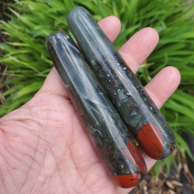 Bloodstone Crystal Wand For Reiki Massage, Sacral Chakra Healing Wand, Wand For Positive Energy, Bloodstone For Grounding and Centering zdjęcie 2