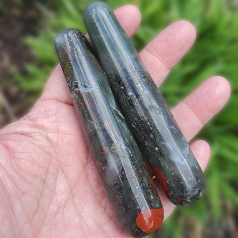 Bloodstone Crystal Wand For Reiki Massage, Sacral Chakra Healing Wand, Wand For Positive Energy, Bloodstone For Grounding and Centering zdjęcie 1