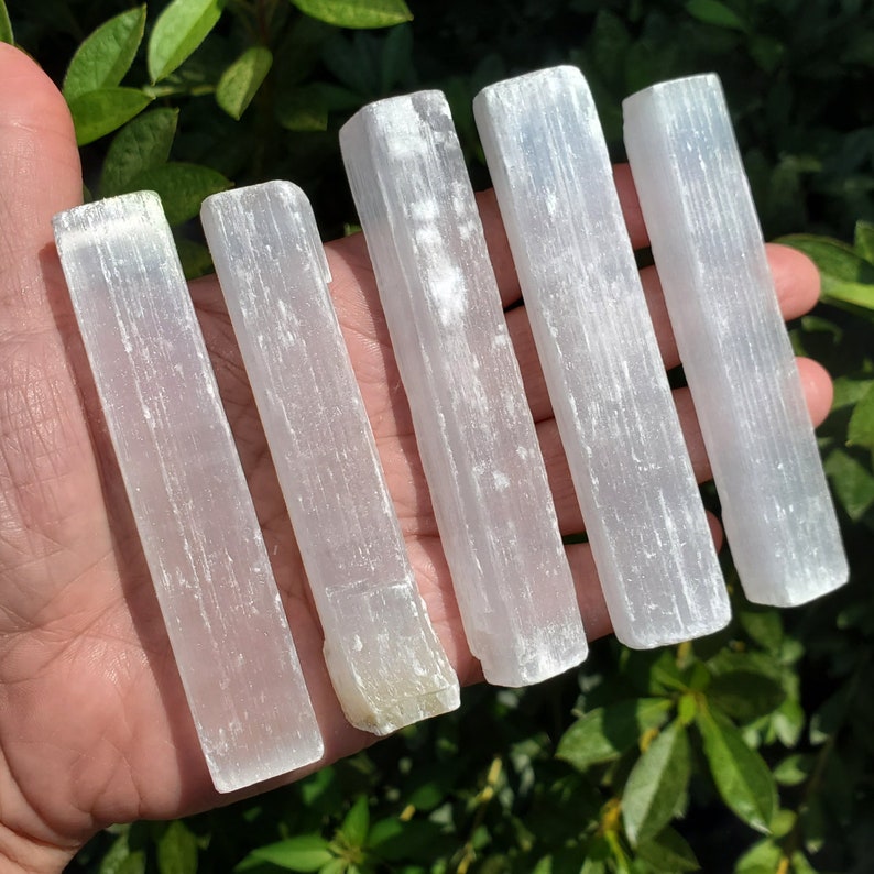 White Satin Spar Rods, Selenite Rods, (4"), Gypsum, Satin Spar Sticks, Raw Selenite, Healing Crystals and Stones, Crown Chakra Crystal afbeelding 1