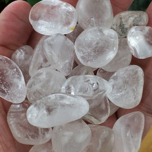 Clear Quartz Tumbled Stones, Polished Quartz Crystals for Energy and Clarity, Master Healer Crystal, Pocket Stones for Meditation