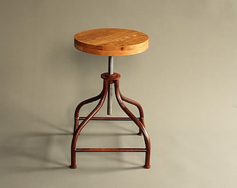 Rustieke industriële verstelbare barkruk met houten zitting - handgemaakte steampunk-loftmeubels