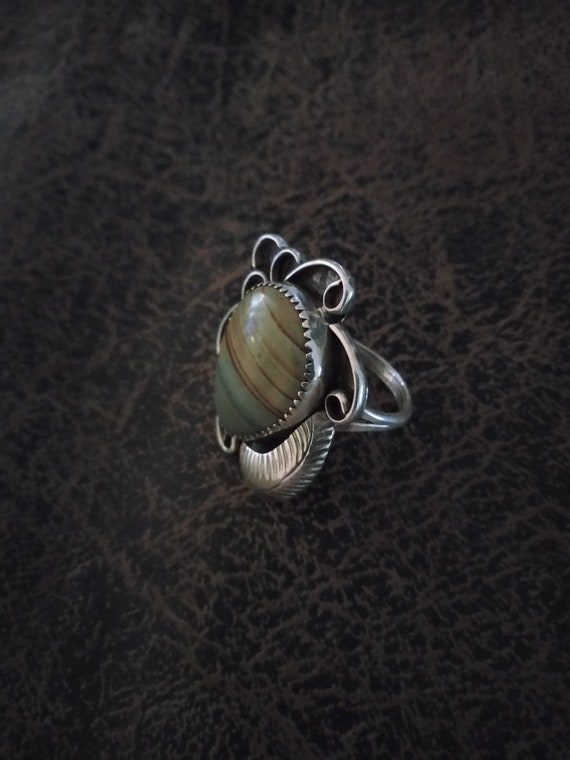 Sterling Silver Native American green agate ring,… - image 3