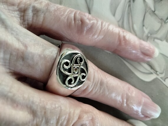 Sterling Silver done circle scroll ring, size 8 - image 1