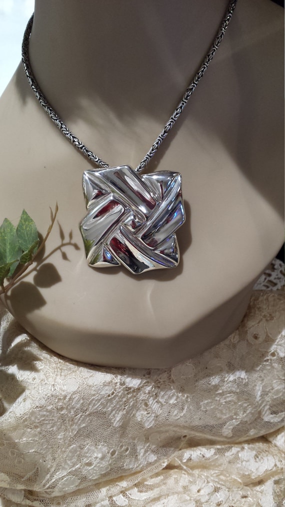 Sterling silver vintage contemporary design pendan