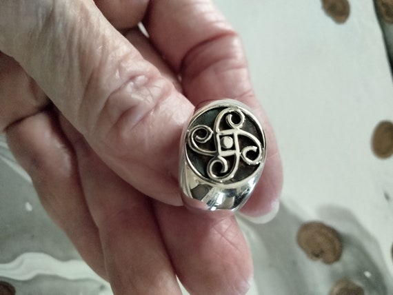 Sterling Silver done circle scroll ring, size 8 - image 4