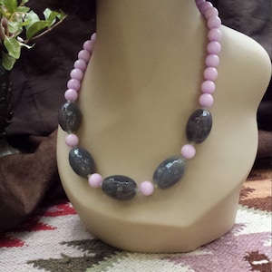 One strand beaded faceted lavender jade and grey faceted onyx necklace image 1