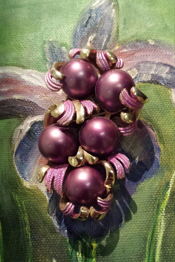 Purple pearl and gold vintage brooch