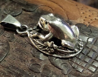 Sterling silver frog on Lilly Pad pendant