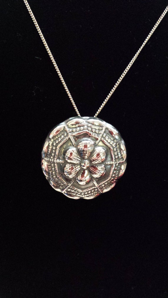 Sterling silver vintage pendant floral design