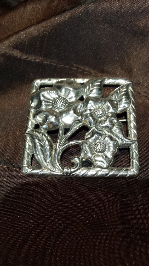 Sterling silver vintage square flower brooch
