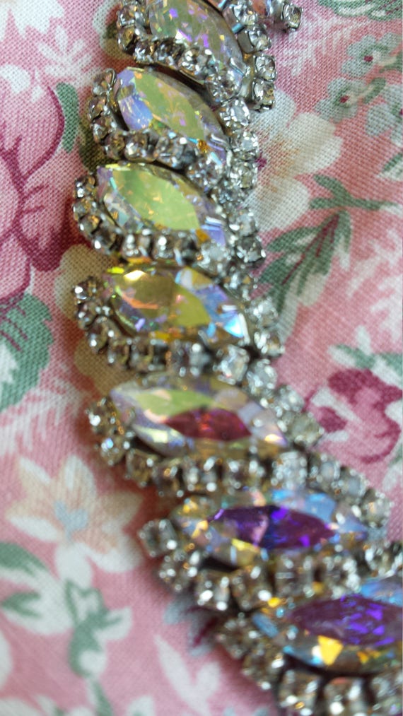 Vintage rainbow crystal pronged silver necklace - image 3