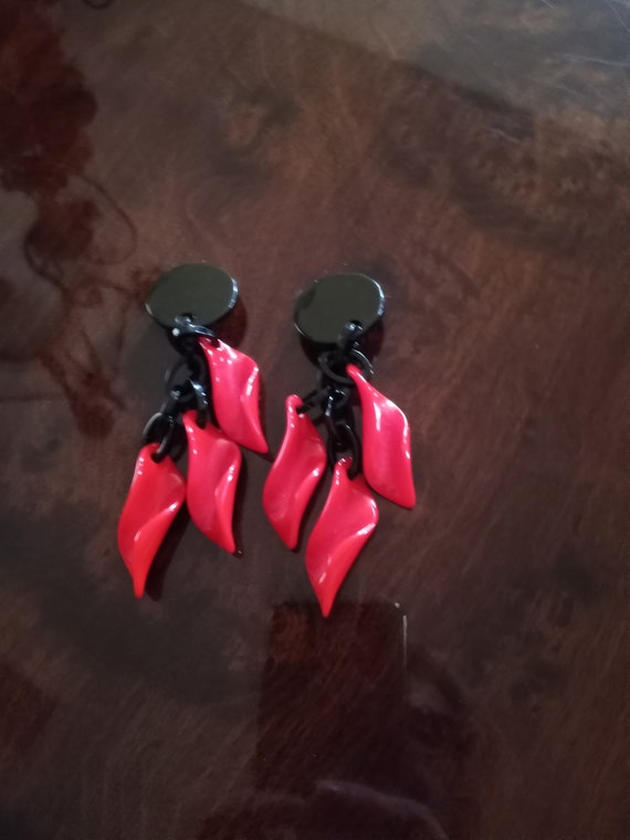 Bakelite dangle black and red earrings - image 1