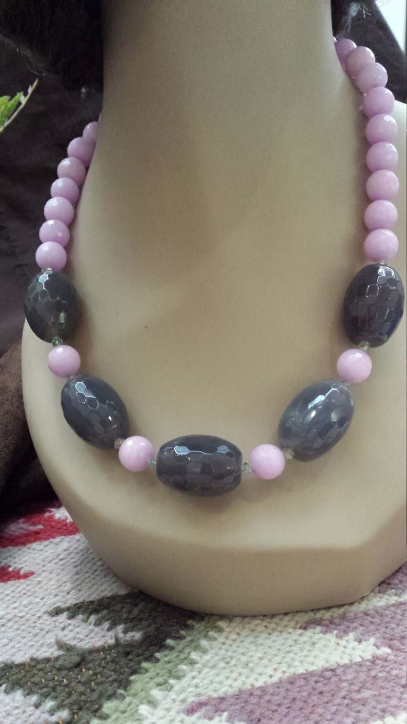 One strand beaded faceted lavender jade and grey faceted onyx necklace image 2