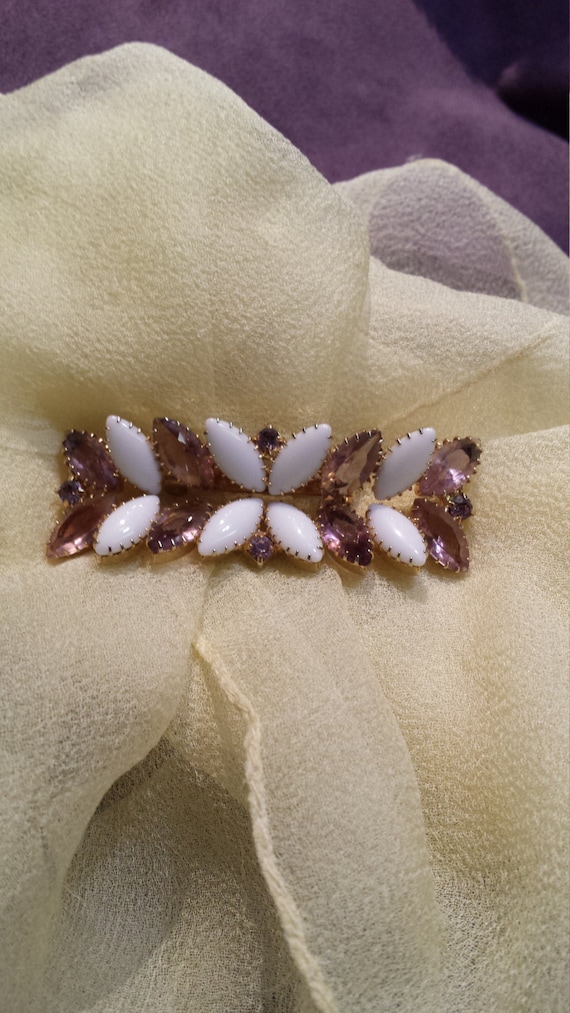 Vintage pinkish-purple and white gold brooch