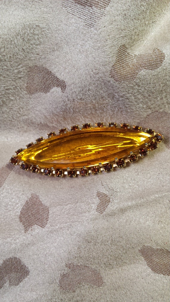 Vintage brooch amber color cut pronged glass