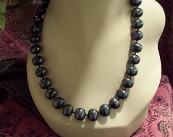 One strand grey rainbow pearl necklace