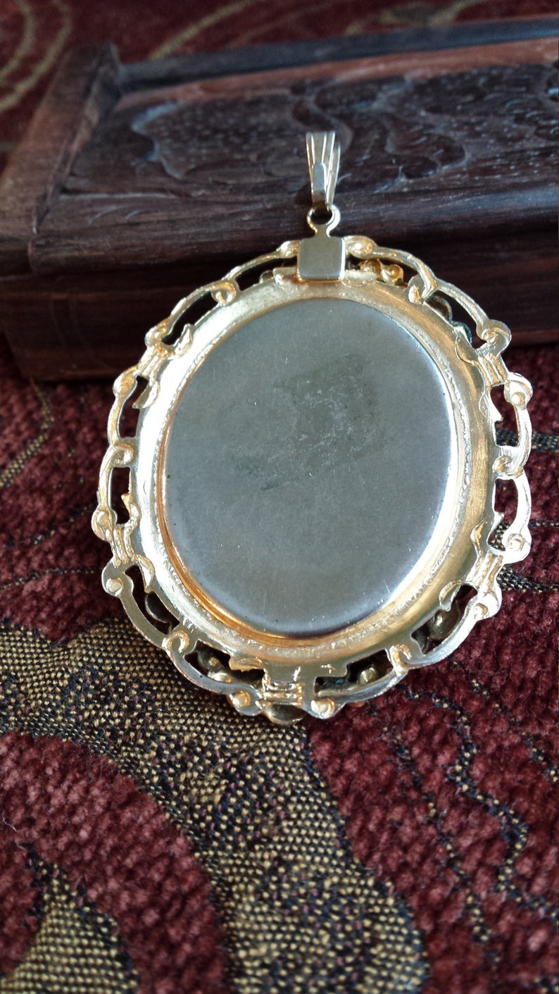 Vintage gold toned pendant