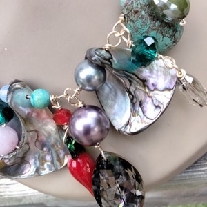 Mother of pearl chunky one strand gold linked necklace