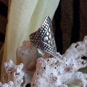 Sterling silver vintage wide band diamond shaped decorative ring