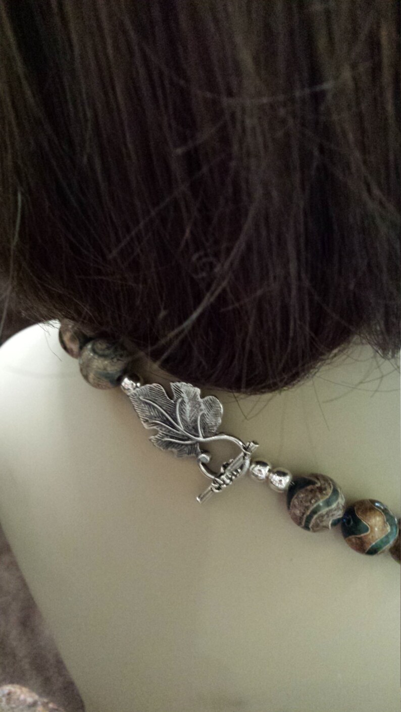 One strand polished painted jasper beaded necklace